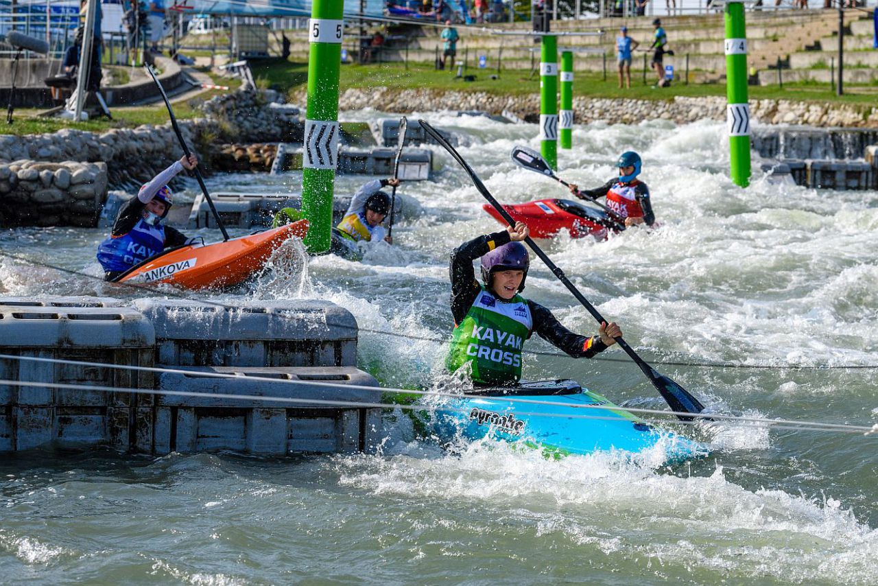 Emily Apel holt sich die Bronze Medaille im Kayak Cross - Kanu Schwaben
